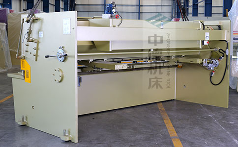 ZDS-840剪板機(jī)背面展示.jpg ZDS-840剪板機(jī)背面展示.jpg
