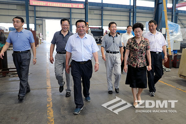 馬鞍山市政協(xié)主席李群來(lái)我公司“送清涼”慰問4 馬鞍山市政協(xié)主席李群來(lái)我公司“送清涼”慰問4